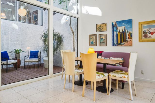 466 E Calle Begonia, Palm Springs, CA 92262