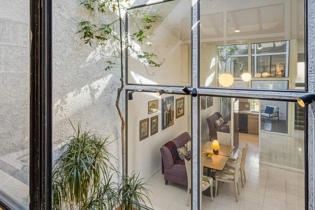 466 E Calle Begonia, Palm Springs, CA 92262