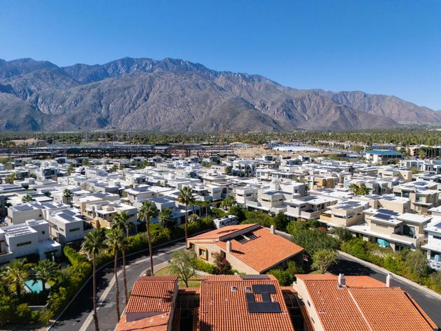 466 E Calle Begonia, Palm Springs, CA 92262