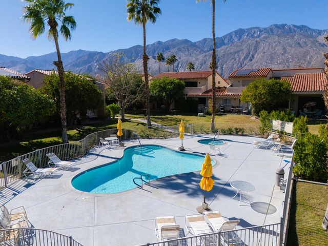 466 E Calle Begonia, Palm Springs, CA 92262