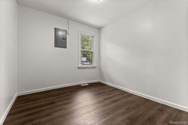 38530 Superior Street, Romulus, MI 48174