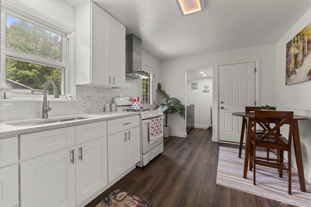 38530 Superior Street, Romulus, MI 48174