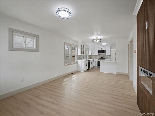 1032 E Maxlow Avenue, Hazel Park, MI 48030