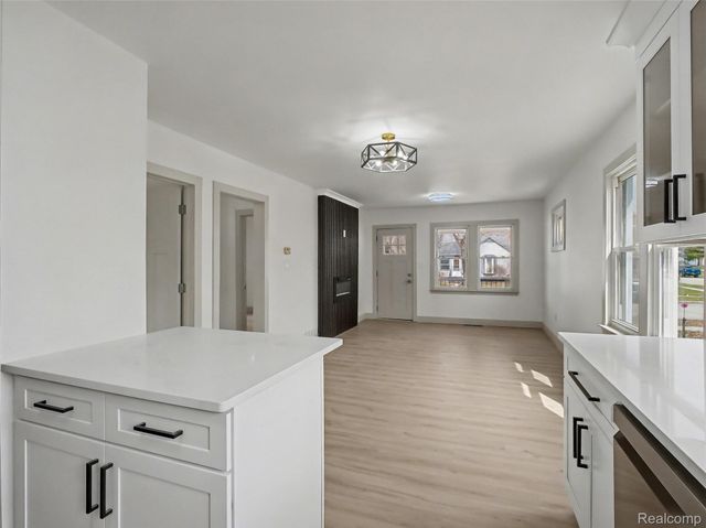 1032 E Maxlow Avenue, Hazel Park, MI 48030