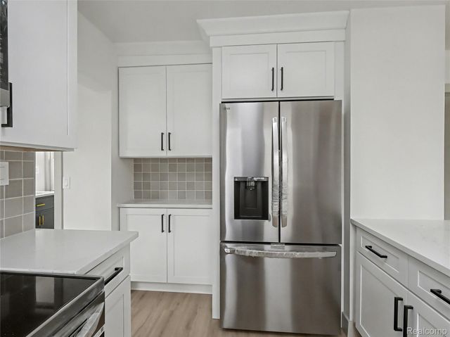 1032 E Maxlow Avenue, Hazel Park, MI 48030