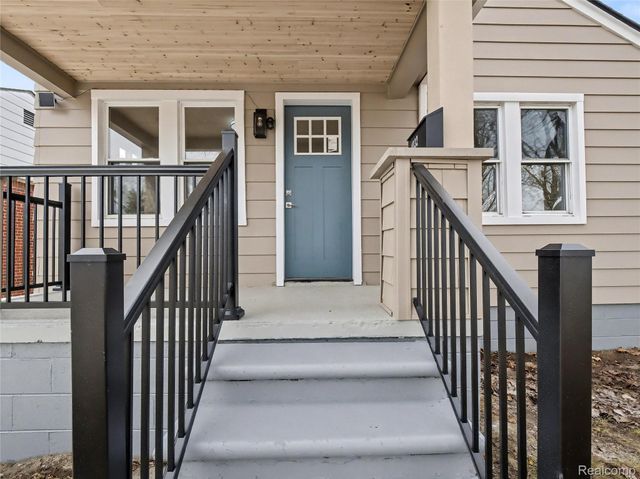 1032 E Maxlow Avenue, Hazel Park, MI 48030