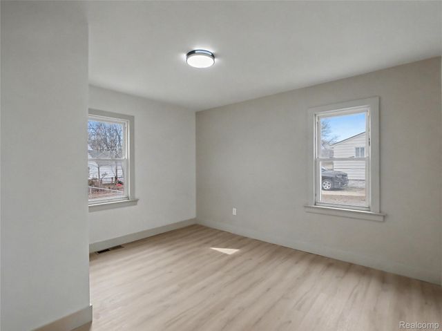 1032 E Maxlow Avenue, Hazel Park, MI 48030