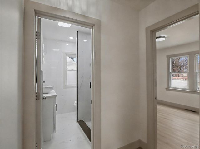 1032 E Maxlow Avenue, Hazel Park, MI 48030