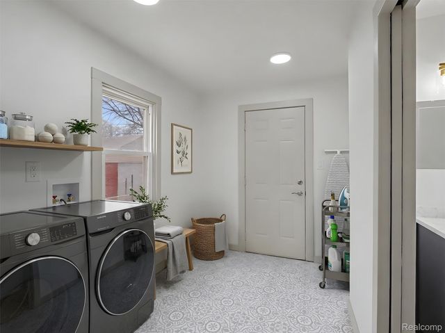 1032 E Maxlow Avenue, Hazel Park, MI 48030