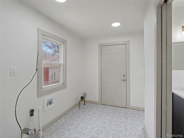 1032 E Maxlow Avenue, Hazel Park, MI 48030