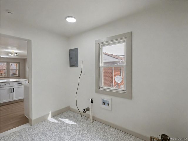 1032 E Maxlow Avenue, Hazel Park, MI 48030