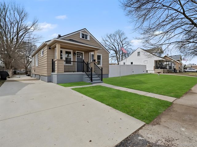 1032 E Maxlow Avenue, Hazel Park, MI 48030