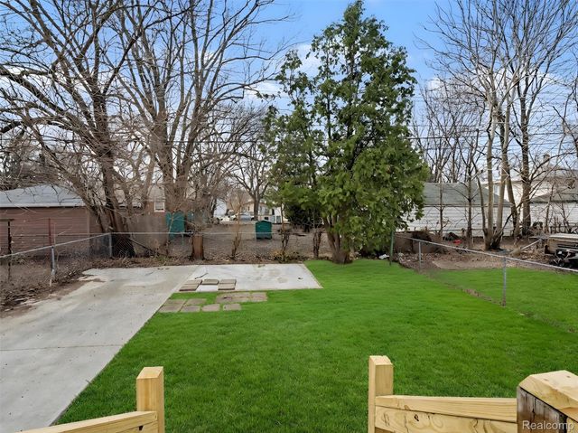 1032 E Maxlow Avenue, Hazel Park, MI 48030