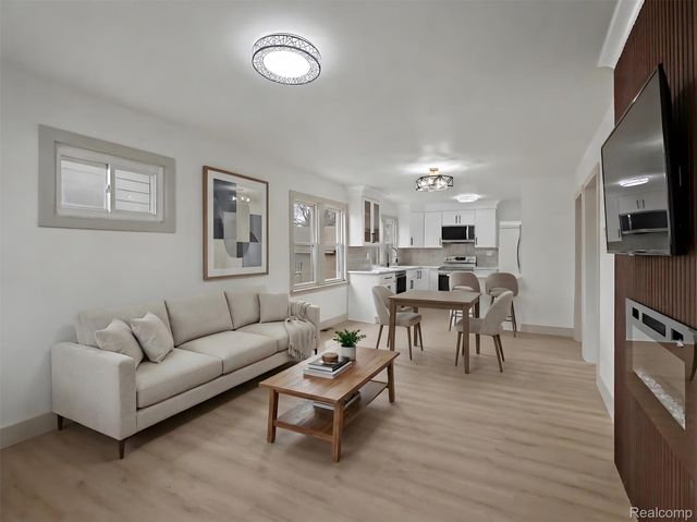 1032 E Maxlow Avenue, Hazel Park, MI 48030