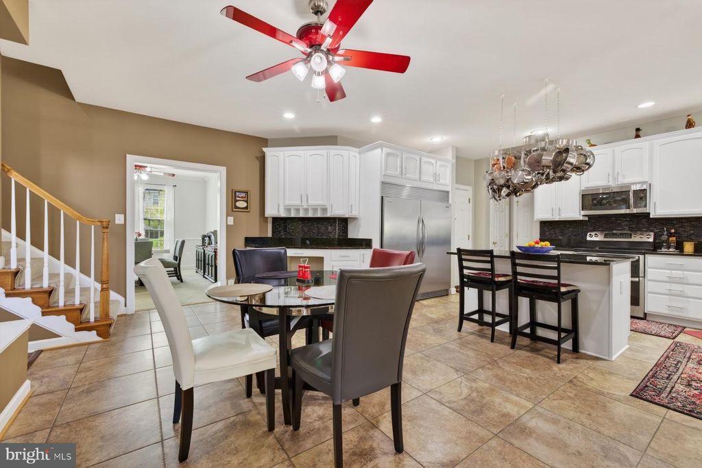 Image 11 of property listing at 19103 RED MAPLE DR, Hagerstown, MD 21742