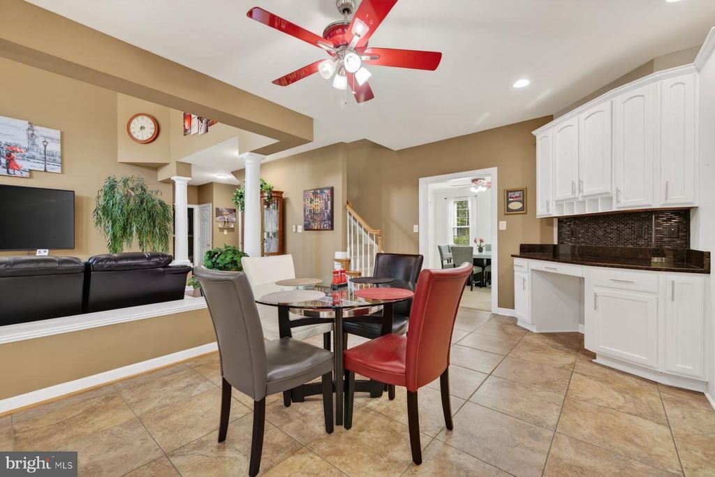 Image 12 of property listing at 19103 RED MAPLE DR, Hagerstown, MD 21742