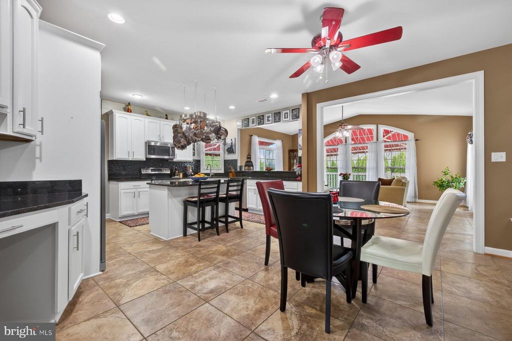 Image 13 of property listing at 19103 RED MAPLE DR, Hagerstown, MD 21742