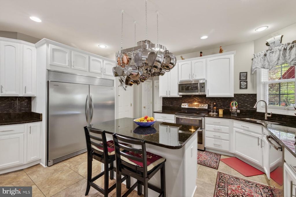 Image 15 of property listing at 19103 RED MAPLE DR, Hagerstown, MD 21742