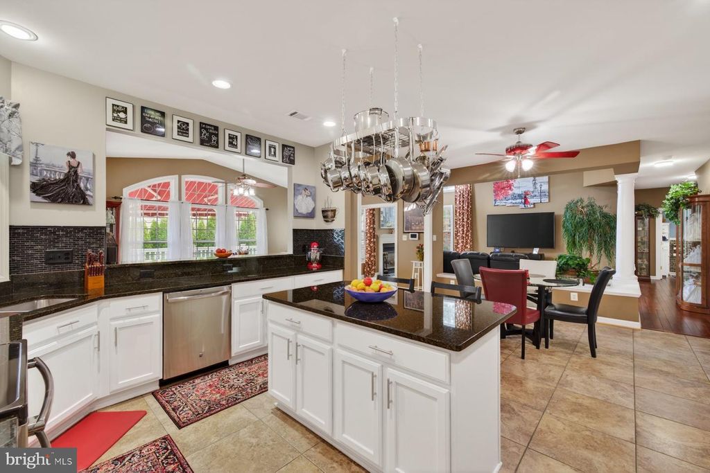 Image 17 of property listing at 19103 RED MAPLE DR, Hagerstown, MD 21742