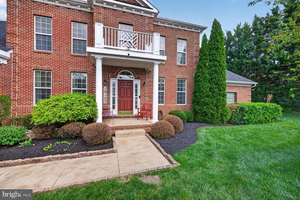 Image 2 of property listing at 19103 RED MAPLE DR, Hagerstown, MD 21742