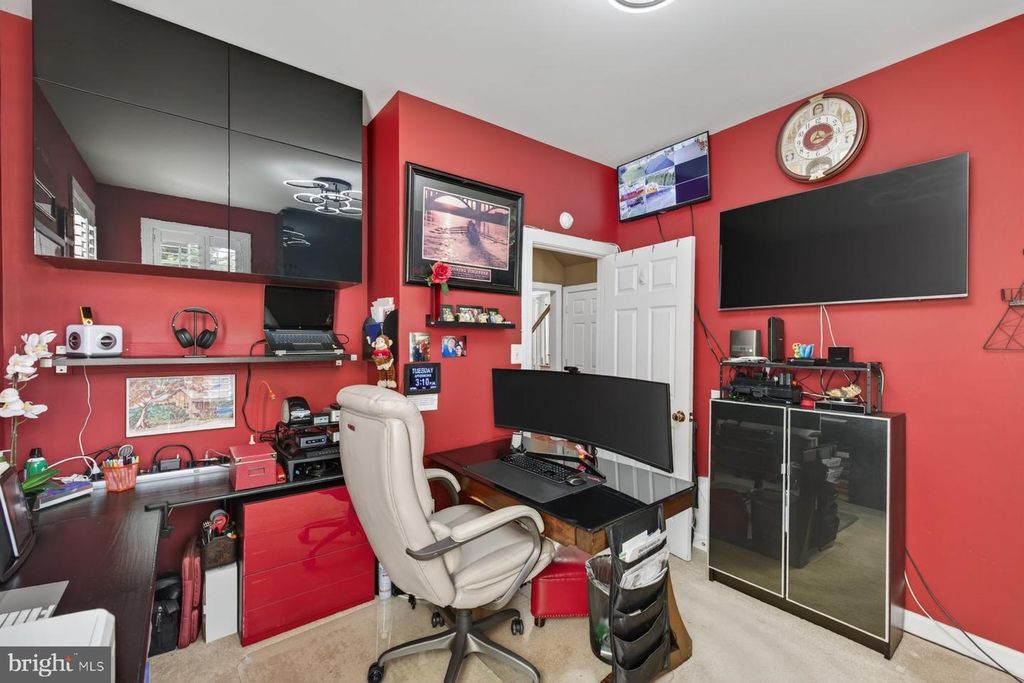 Image 24 of property listing at 19103 RED MAPLE DR, Hagerstown, MD 21742