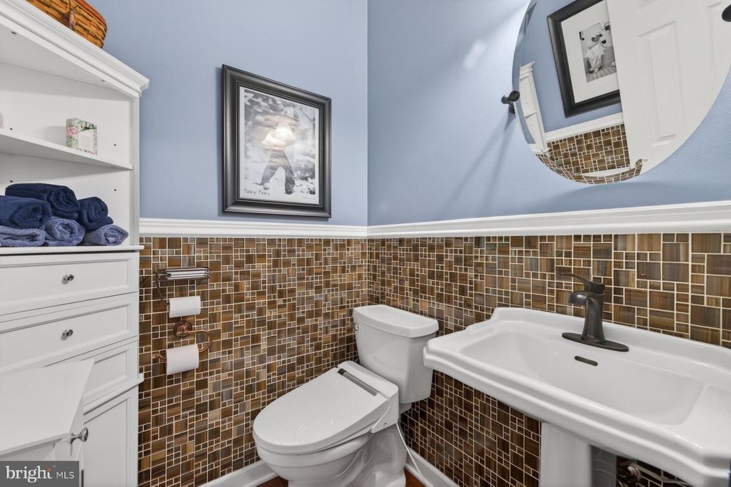 Image 25 of property listing at 19103 RED MAPLE DR, Hagerstown, MD 21742