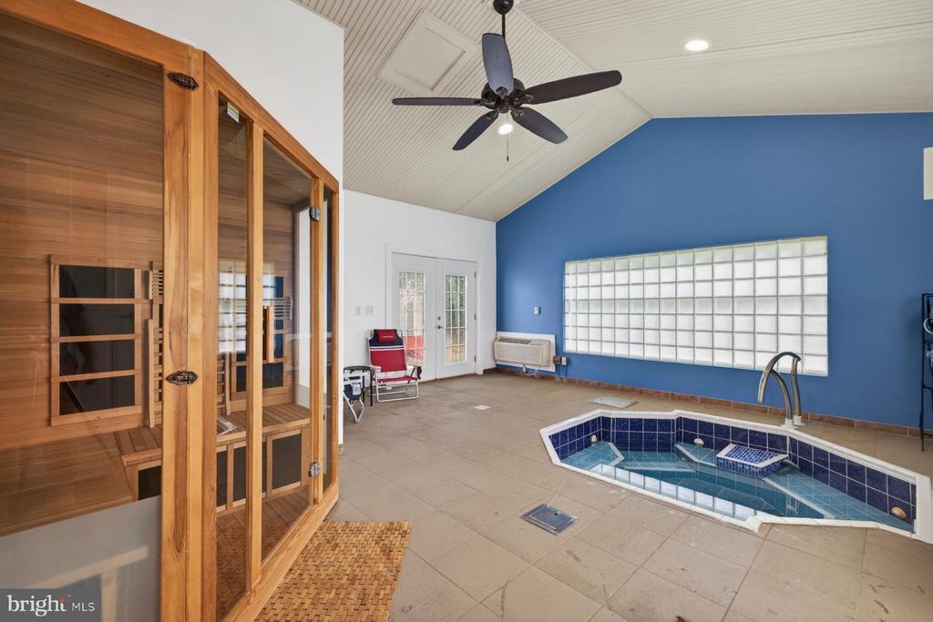 Image 26 of property listing at 19103 RED MAPLE DR, Hagerstown, MD 21742