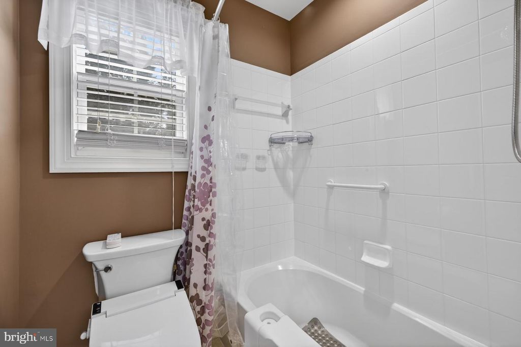 Image 35 of property listing at 19103 RED MAPLE DR, Hagerstown, MD 21742