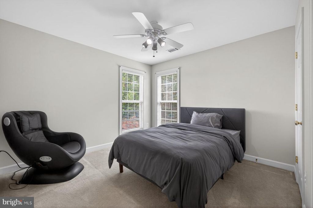 Image 36 of property listing at 19103 RED MAPLE DR, Hagerstown, MD 21742