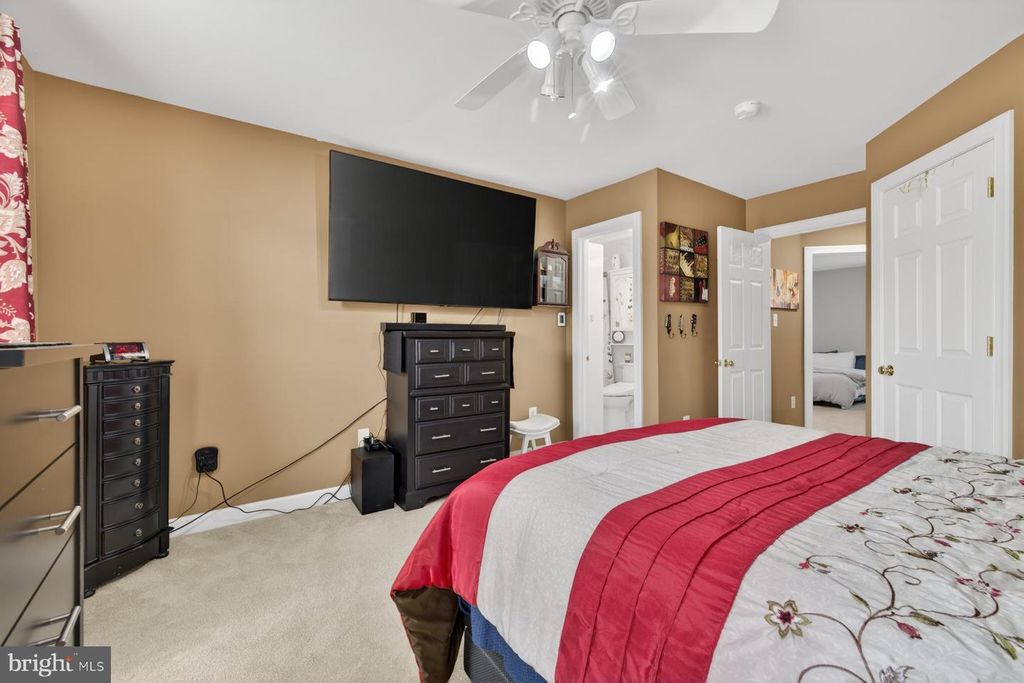 Image 39 of property listing at 19103 RED MAPLE DR, Hagerstown, MD 21742