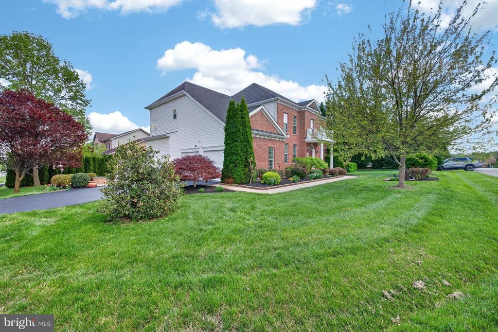 Image 4 of property listing at 19103 RED MAPLE DR, Hagerstown, MD 21742