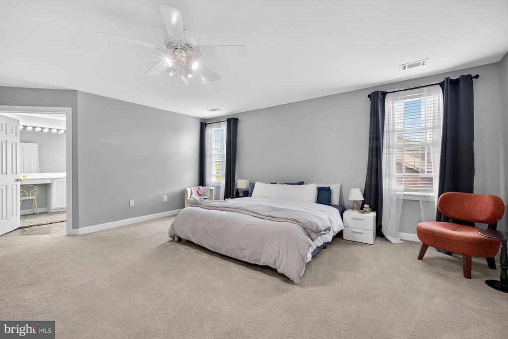 Image 41 of property listing at 19103 RED MAPLE DR, Hagerstown, MD 21742