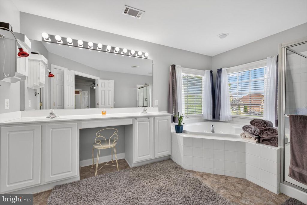 Image 44 of property listing at 19103 RED MAPLE DR, Hagerstown, MD 21742