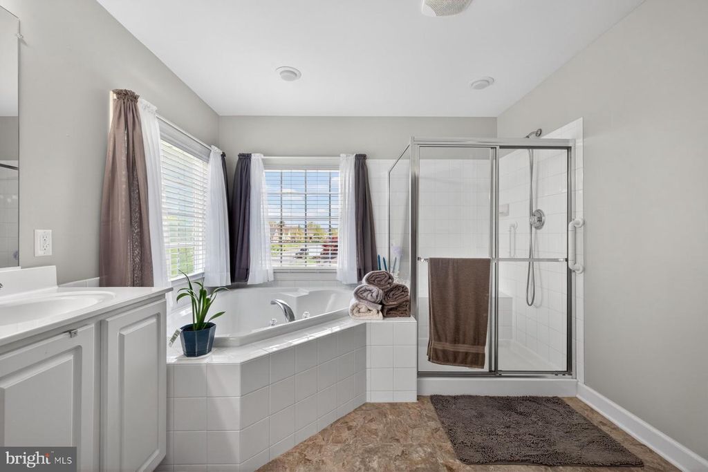 Image 45 of property listing at 19103 RED MAPLE DR, Hagerstown, MD 21742