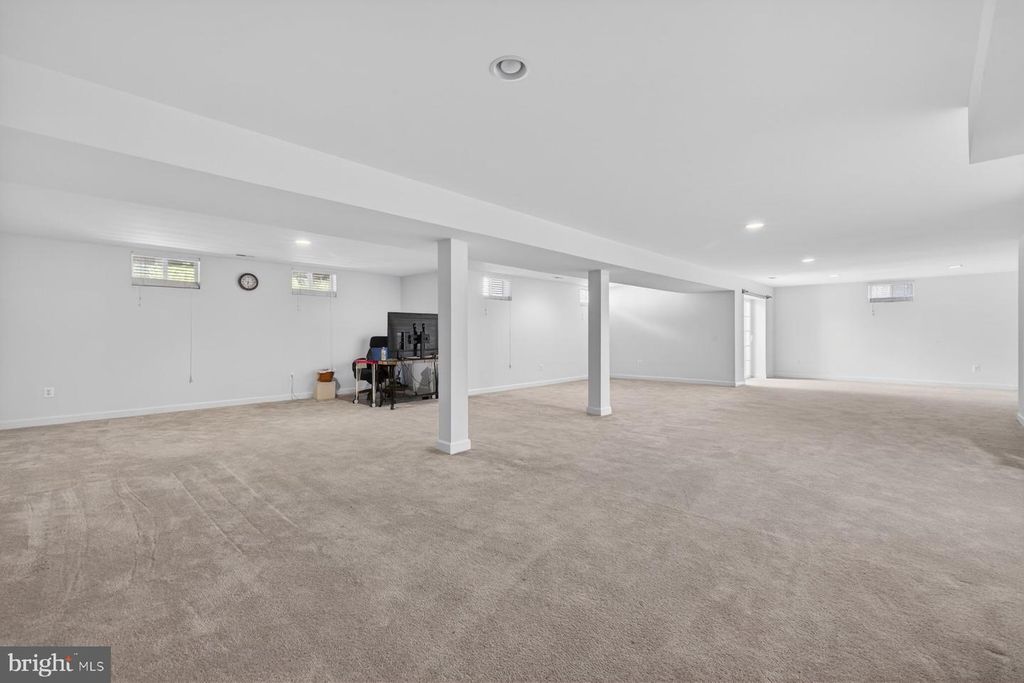 Image 46 of property listing at 19103 RED MAPLE DR, Hagerstown, MD 21742