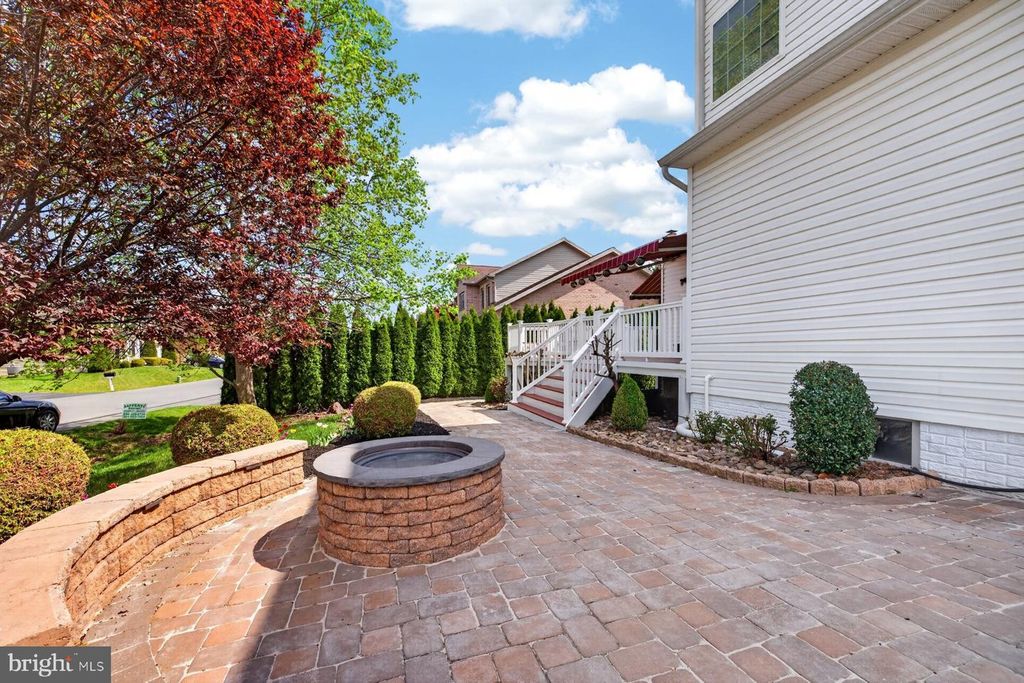 Image 57 of property listing at 19103 RED MAPLE DR, Hagerstown, MD 21742