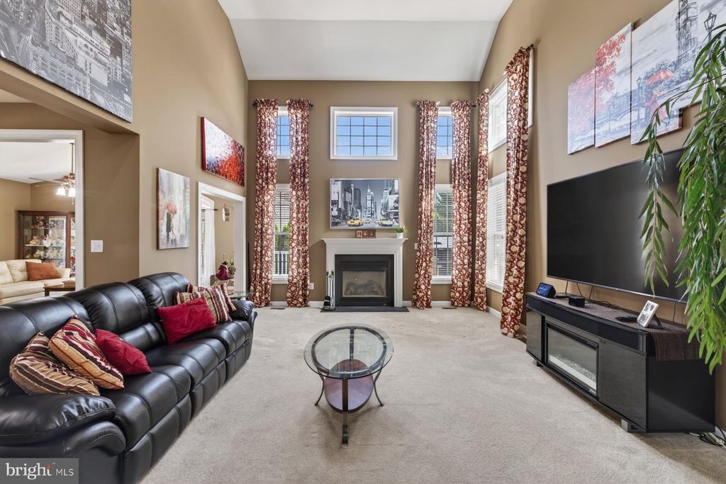 Image 6 of property listing at 19103 RED MAPLE DR, Hagerstown, MD 21742