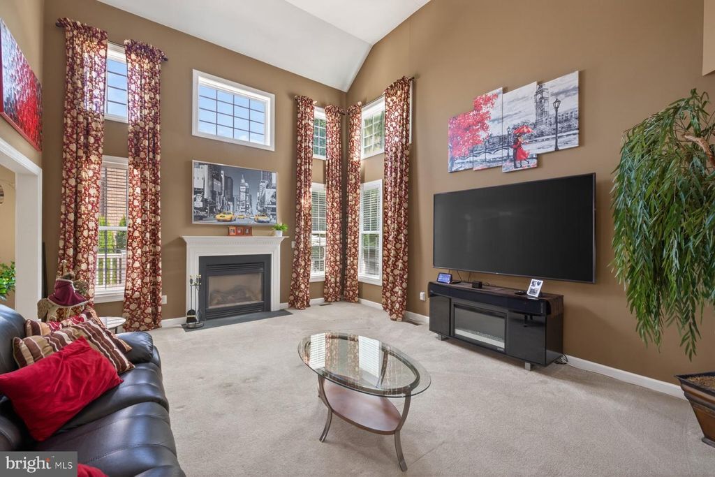 Image 7 of property listing at 19103 RED MAPLE DR, Hagerstown, MD 21742