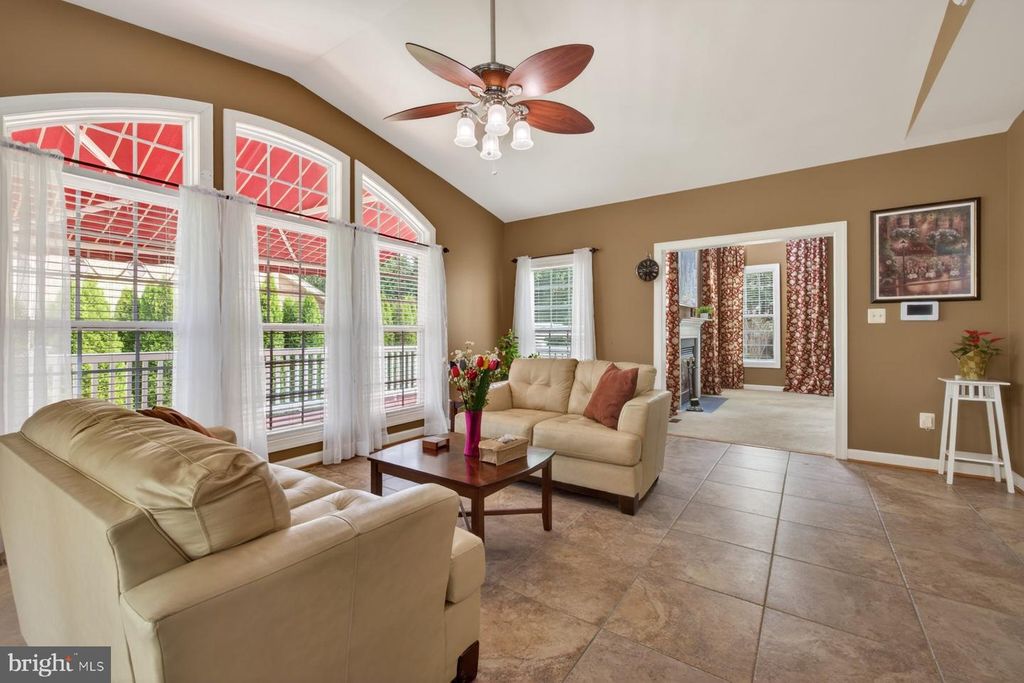 Image 9 of property listing at 19103 RED MAPLE DR, Hagerstown, MD 21742