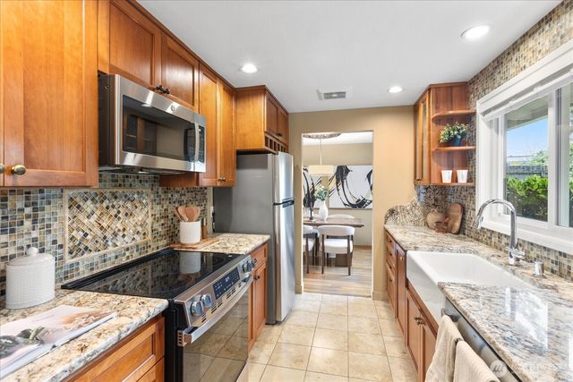 16010 SE 5th Street, Bellevue, WA 98008