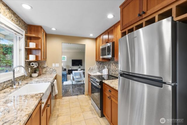 16010 SE 5th Street, Bellevue, WA 98008
