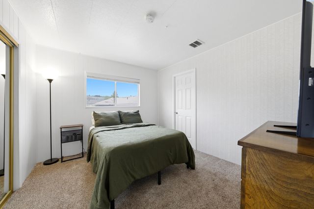 512 N 61st Ave, West Richland, WA 99353