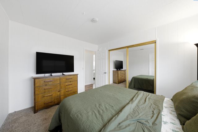 512 N 61st Ave, West Richland, WA 99353