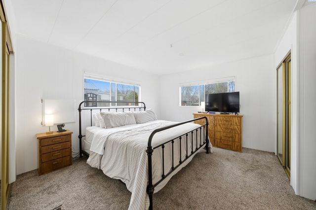 512 N 61st Ave, West Richland, WA 99353