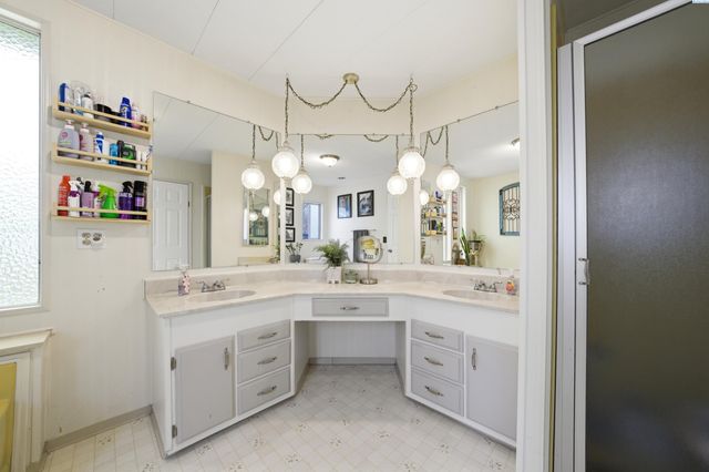 512 N 61st Ave, West Richland, WA 99353