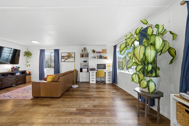 512 N 61st Ave, West Richland, WA 99353