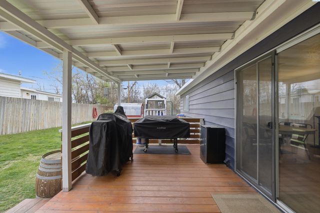 512 N 61st Ave, West Richland, WA 99353