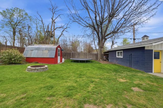 512 N 61st Ave, West Richland, WA 99353