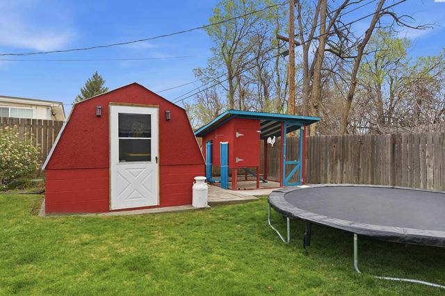 512 N 61st Ave, West Richland, WA 99353