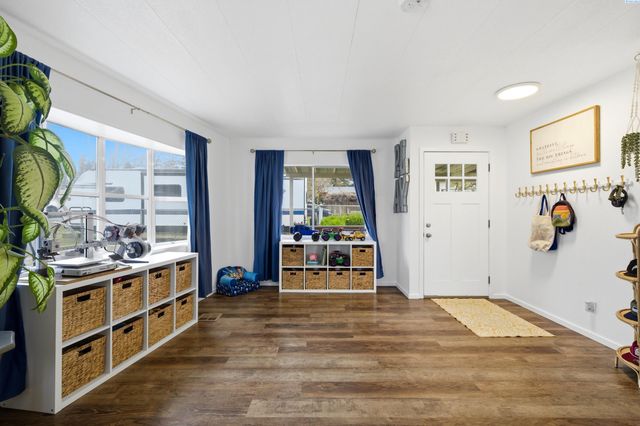 512 N 61st Ave, West Richland, WA 99353